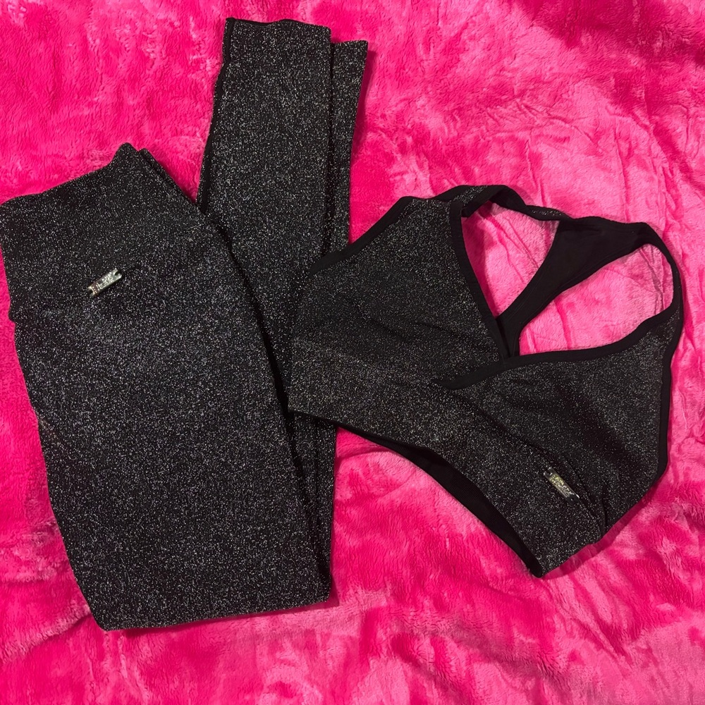 Bombshell Sportswear Shimmer scrunch leggings and sports bra✨